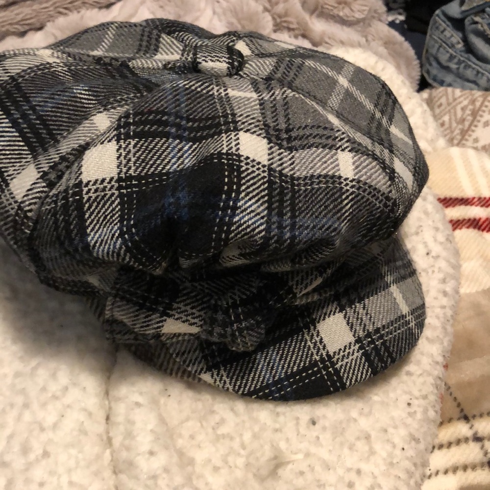 Hat plaid blue black gray, white.with bow.